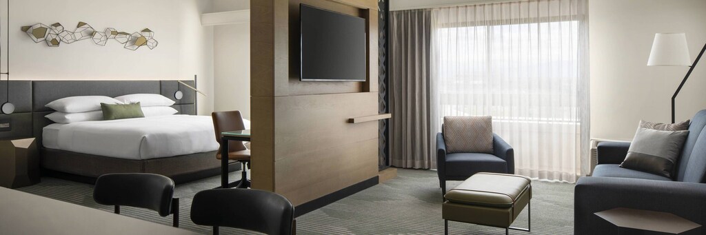 Junior Suite at the Santa Clara Marriott